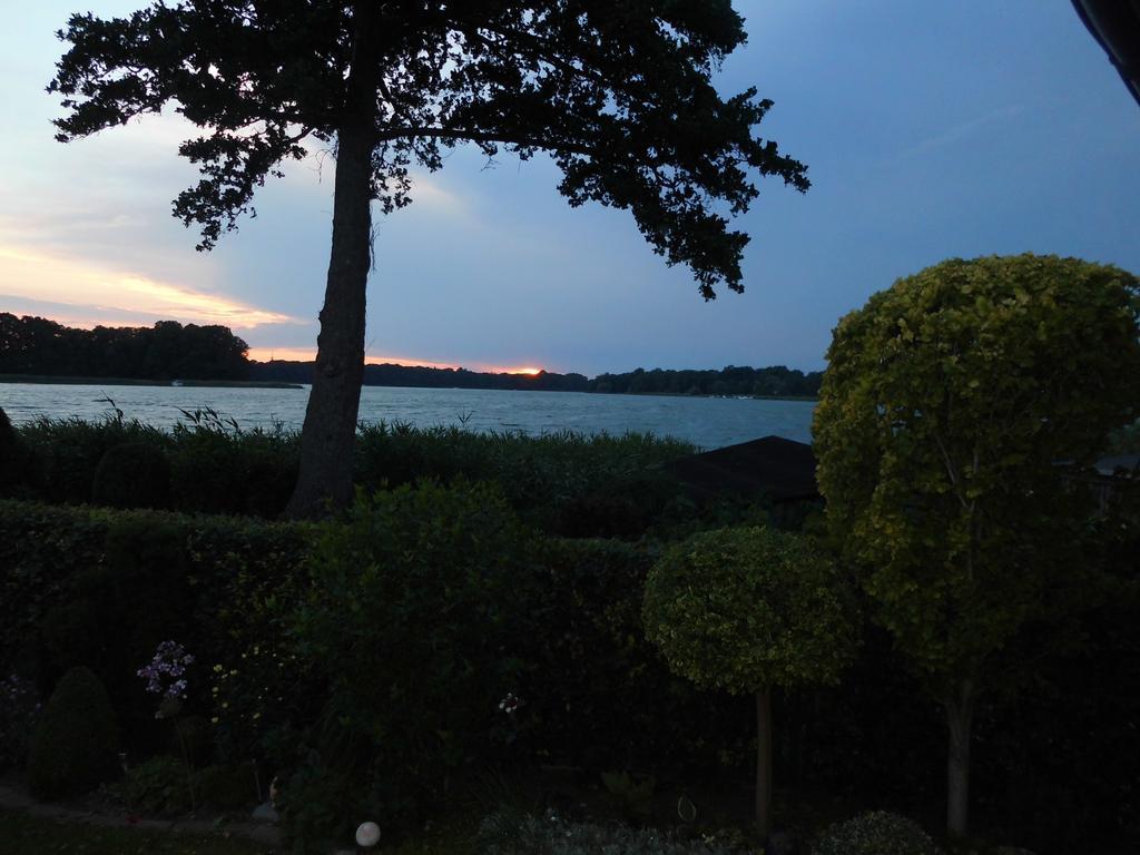 Bungalow Idylle Am See Neuruppin Exterior photo
