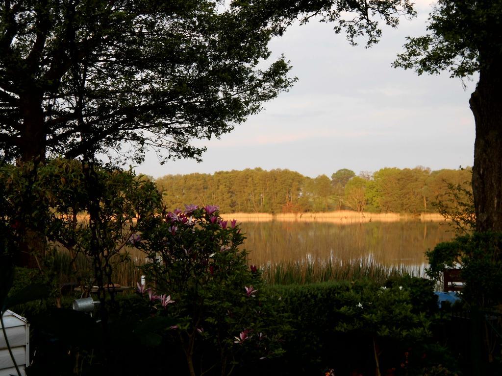 Bungalow Idylle Am See Neuruppin Exterior photo
