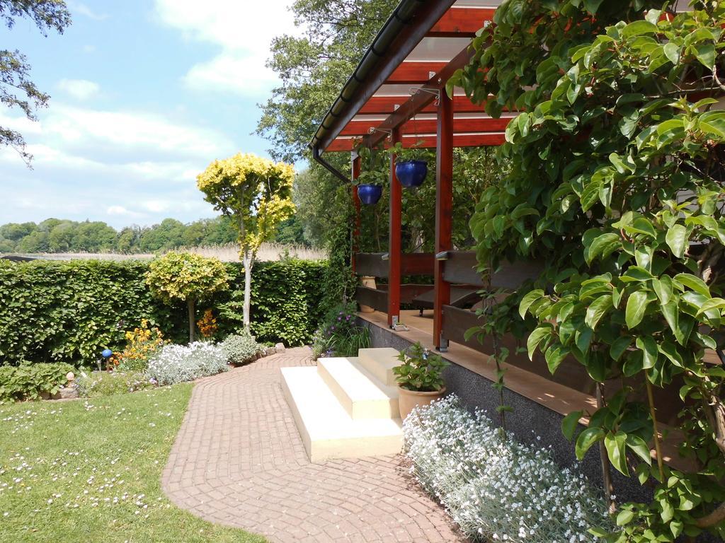 Bungalow Idylle Am See Neuruppin Exterior photo